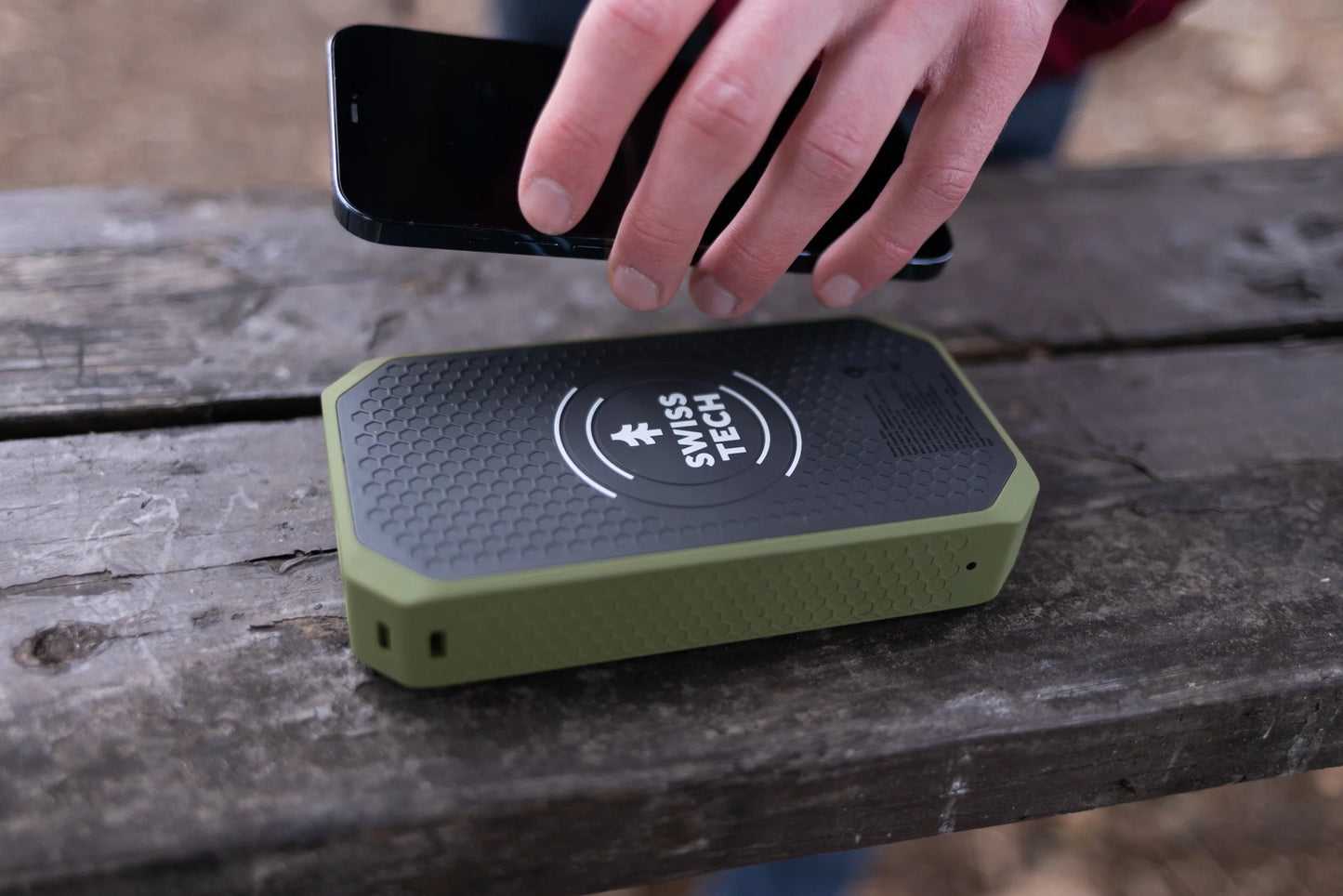 20000Mah Wireless Power Bank with Flashlight and IP54 Protection